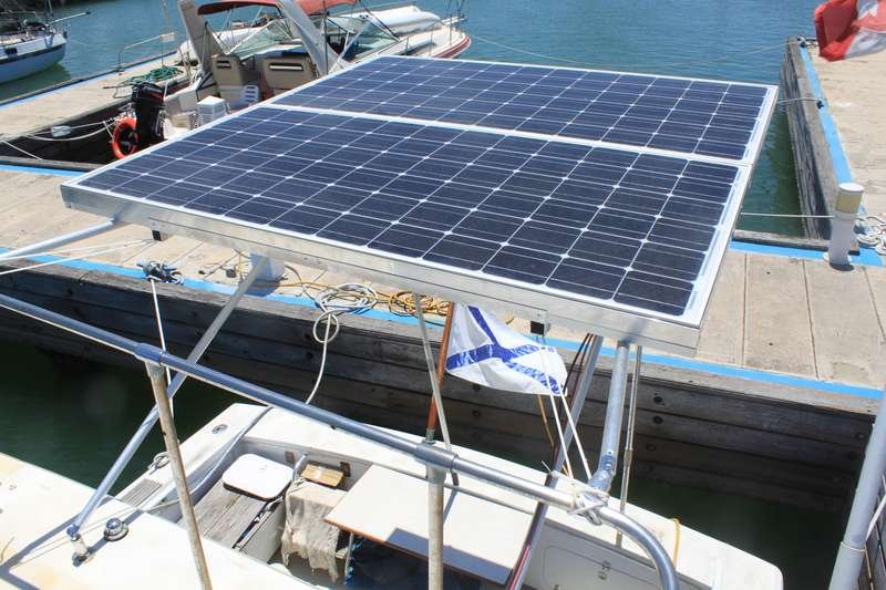 Автономное освещение яхты с помощью солнечных панелей CHN200-72M (2 шт. по 200 Вт)