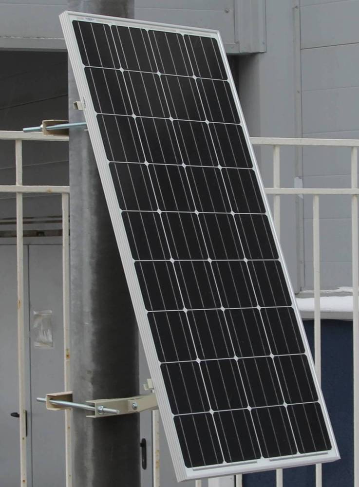 Комплект крепежа на столб для солнечной панели мощностью до 160 Ватт, закрепленный на столбе