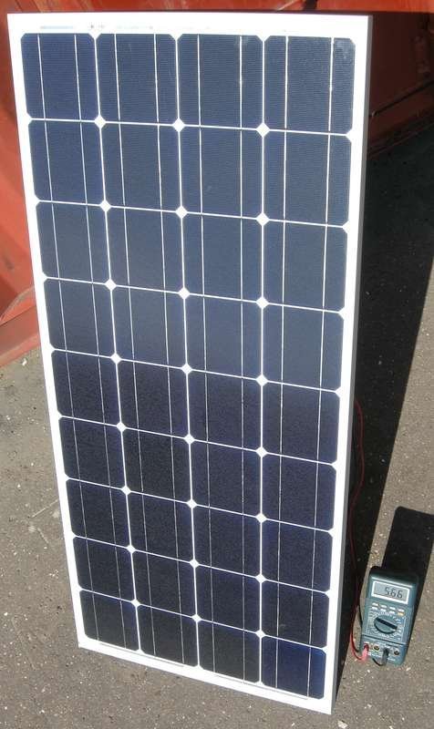Солнечная батарея 100 Вт и амперметр, показывающий ток КЗ 5,66 А
