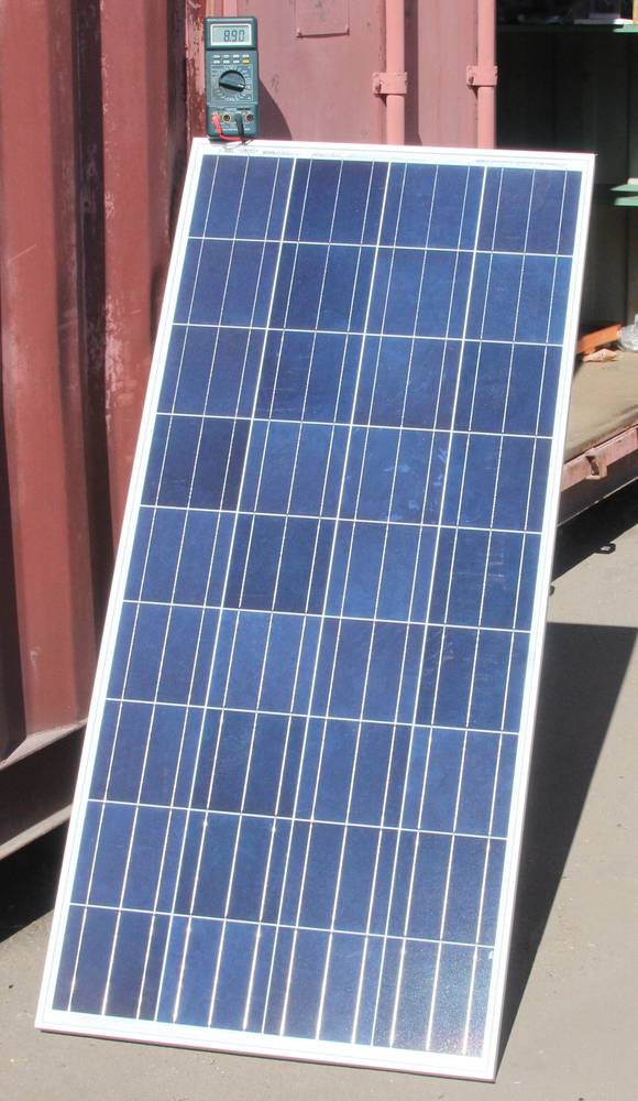 Солнечная батарея 140 Вт и амперметр, показывающий ток КЗ 8,9 А
