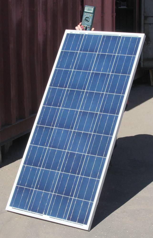 Солнечная батарея 150 Вт и амперметр, показывающий ток КЗ 8,95 А