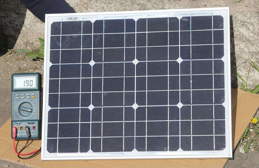 Солнечная батарея 30 Ватт и амперметр, показывающий ток КЗ 1,90 А