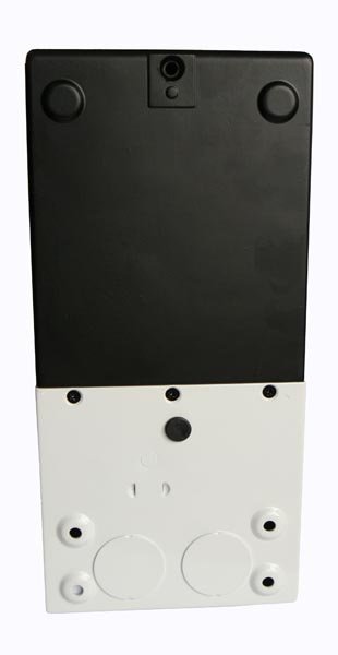 Вид сзади контроллера солнечных панелей Morningstar TS-MPPT-60