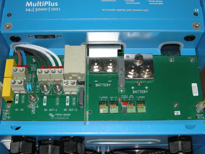 Инвертор 5 кВт Victron MultiPlus 24/5000/120-50 со снятой крышкой
