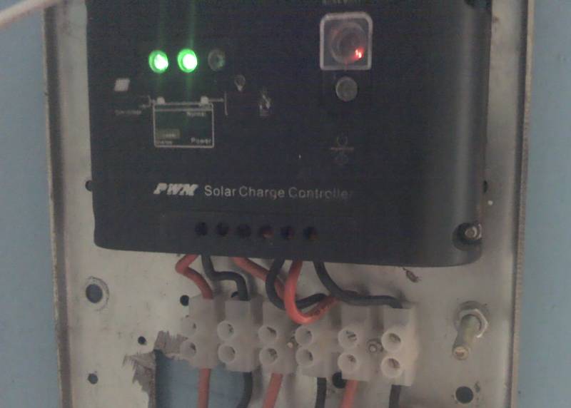 Установленный контроллер солнечных панелей Epsolar EPRC10-EC