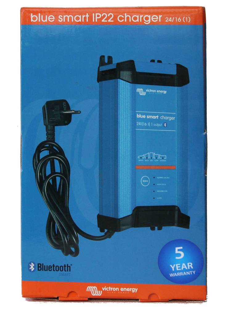 Зарядное устройство Blue Smart Charger 24/16 в упаковке